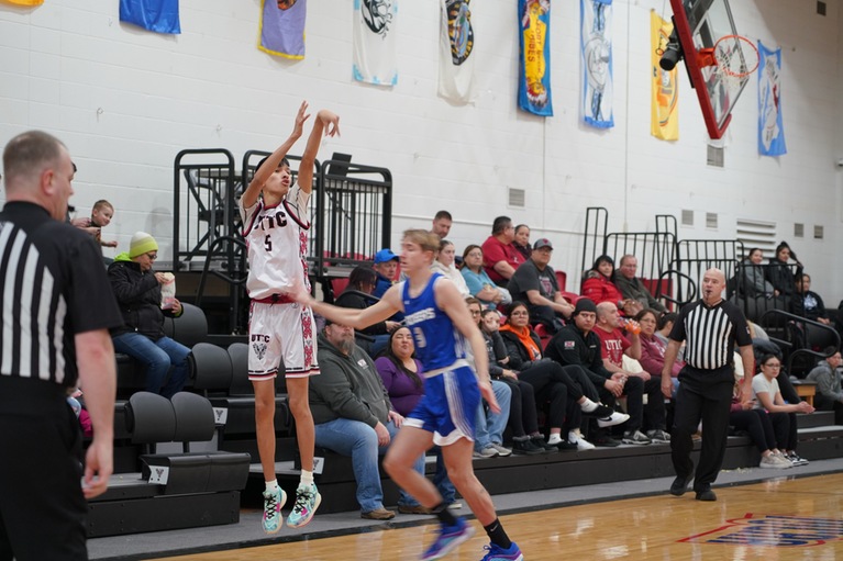 MCC Pioneers Edge Out United Tribes in Nail-Biter